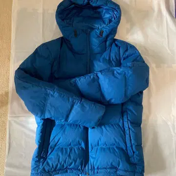 파란색 다운 자켓 M 사이즈