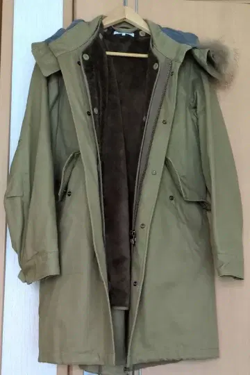 relume 퍼 달린 올리브 모즈 코트