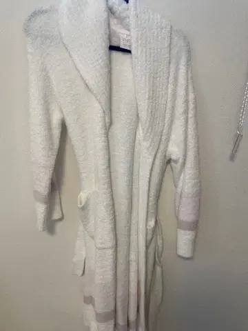 젤라또피케 화이트 롱 가운