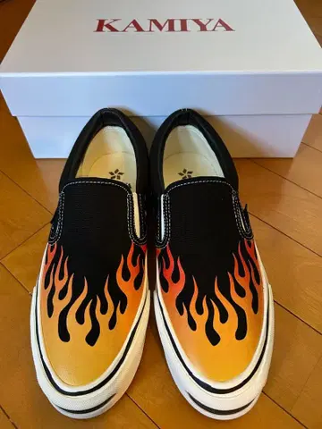 미사용 KAMIYA 불꽃 디자인 슬립온 42
