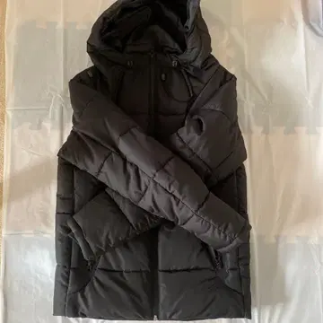 블랙 다운 자켓 탈부착 후드