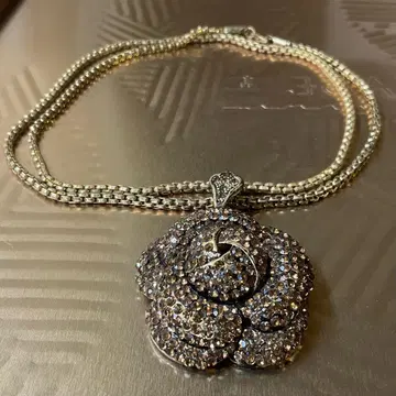 골드 체인의 롱 목걸이 금 장미 Y&J 브랜드 각인