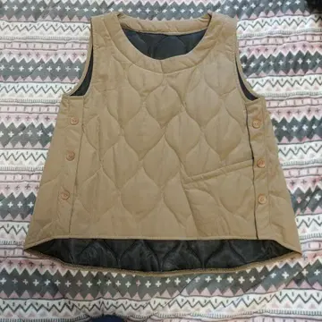 베이지 퀼팅 베스트 슬리브리스 L 상당