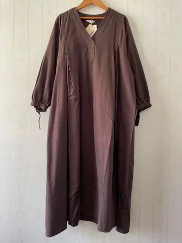 브라운 긴팔 V넥 롱 원피스