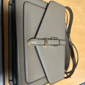 베이지 플랩 숄더백