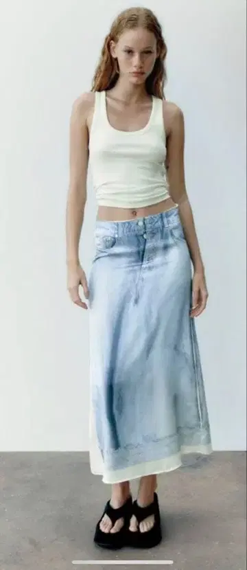 미사용 택 포함 자라 데님 프린트 스커트