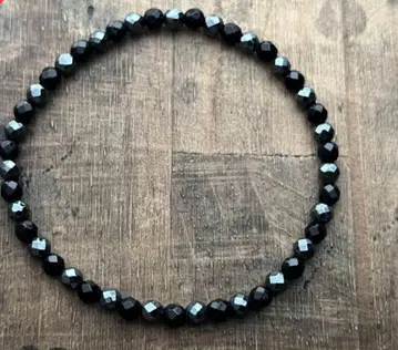 자신감의 상징: 성공을 잡는 남성용 헤마타이트 오닉스 팔찌