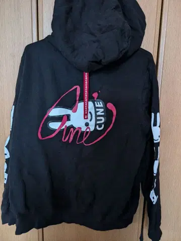 토끼 프린트 후드 부착 후드티