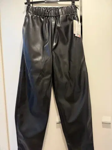 H BEAUTY&YOUTH 블랙 합성 피혁 팬츠 S 사이즈