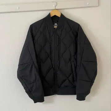 UNIQLO 화이트 마운티니어링 리사이클 하이브리드 다운 자켓