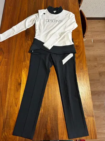 DESCENTE 골프웨어 세트 화이트/블랙 S 사이즈 상하의