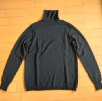 Le Verseaunoir 울 터틀 스웨터