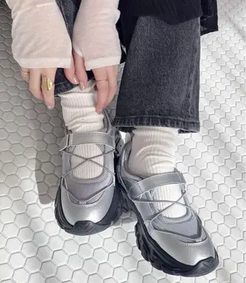 튜브 스트랩 디자인 벨트 스니커즈/OT3751