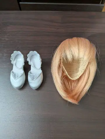 SDM용 가발, 신발