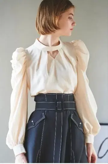 앙데팡당 38 새상품급 퍼프 슬리브 긴팔 블라우스 아이보리