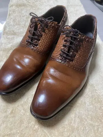 MADRAS 브라운 드레스 신발 뜨개질 디자인