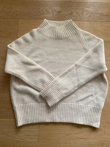 COS 캐시미어 100% 하이넥 스웨터 S 사이즈