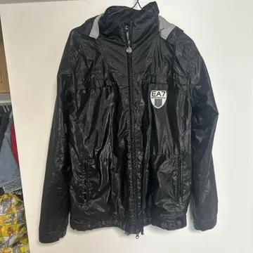 EA7 나일론 자켓 블랙 옷깃 데미지 있음