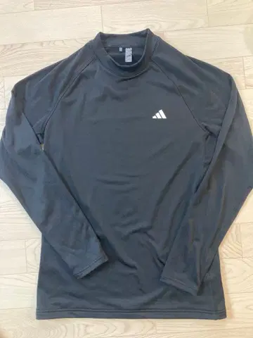 아디다스 골프 모크넥 블랙 L 사이즈 1회 착용