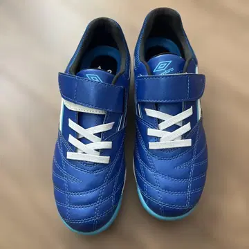 엄브로 축구화 21