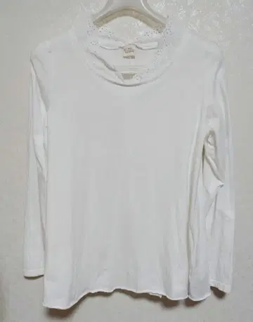 3L d*g*y 목 레이스 긴팔 티셔츠