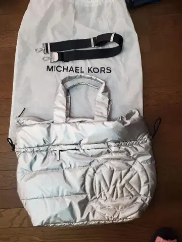 MICHAEL KORS 실버 마더백
