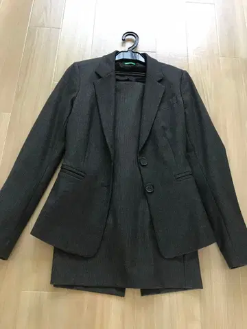 새상품급 베네통 여성 수트