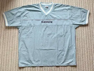 [ #RUNSEOKJIN_EP.TOUR in JAPAN ] V넥 셔츠