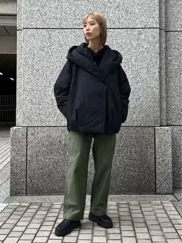 숏 다운 코트 블랙바이마우지