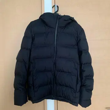 블랙 후드 부착 다운 자켓