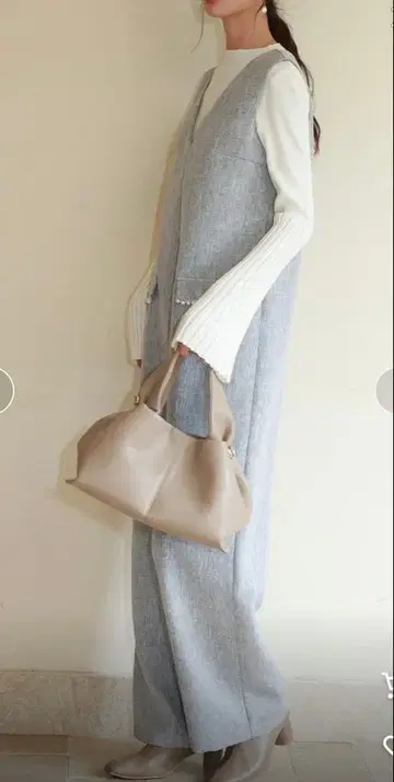 그레이 살로펫 M 사이즈 V넥 포켓 부착