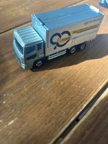 토미카 UD 트럭 퀀 90주년 기념 개봉 완료