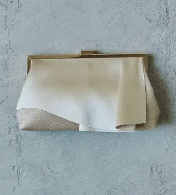 샤이니 턱 클러치백