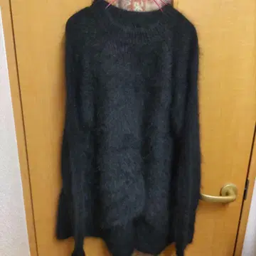 미사용 새상품 BEAMS 블랙 모헤어풍 긴팔 스웨터