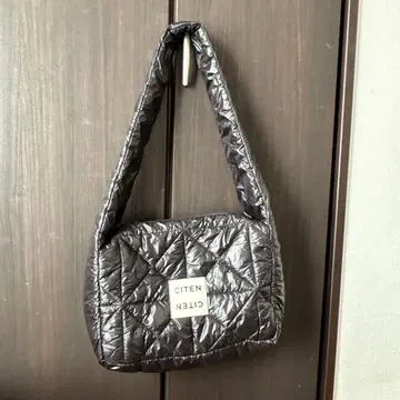 [CITEN] 패디드 빅 숄더