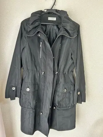 블랙 후드 부착 롱 코트