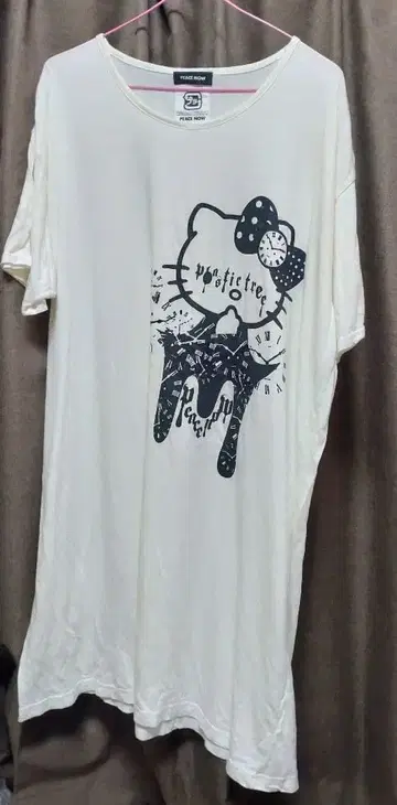 헬로 키티 x 플라스틱 트리 x 피스 나우 콜라보