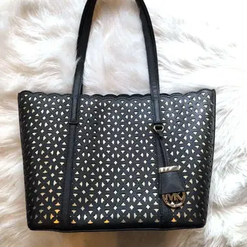 마이클코어스 펀칭 플라워 토트백 가죽