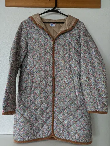 꽃무늬 퀼팅 자켓 후드 부착