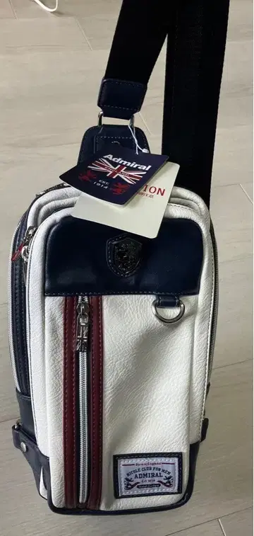 애드미럴 바디백 화이트/네이비