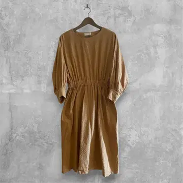 카구레 베이지 긴팔 롱 원피스