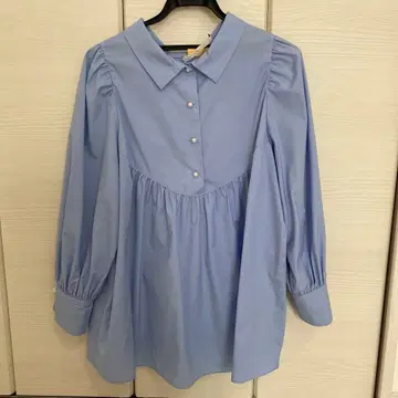 라이트 블루 긴팔 셔츠 버튼 포함