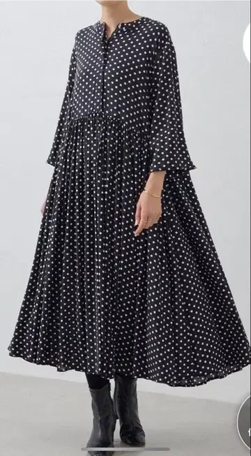 미사용 새상품 (택 포함) BEARDSLEY 도트 개더 원피스 블랙 1