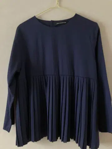 mizuiroind 네이비 플리츠 셔츠