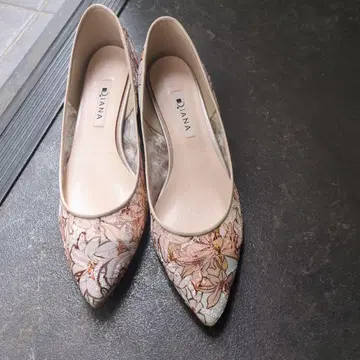 DIANA 꽃무늬 스틸레토 펌프스