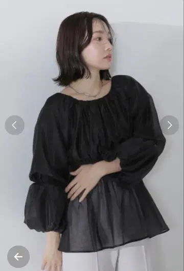 NATURAL BEAUTY BASIC 시어 개더 페플럼 블라우스