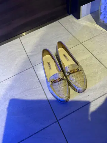 DIANA 골드 크로커다일풍 로퍼