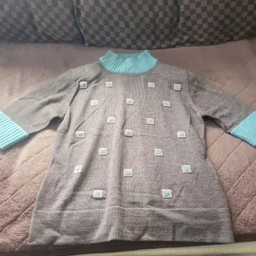 그레이와 스카이블루 반팔 니트 정가 29000엔