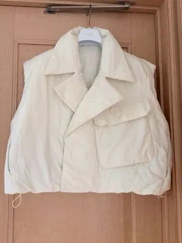 유나이티드 애로우즈 아이보리 다운 베스트 미사용