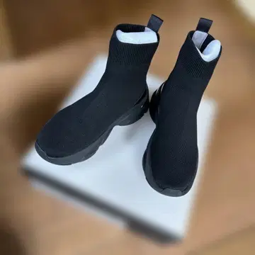 다이애나 diana 경량 니트 삭스 스니커즈 22.5cm